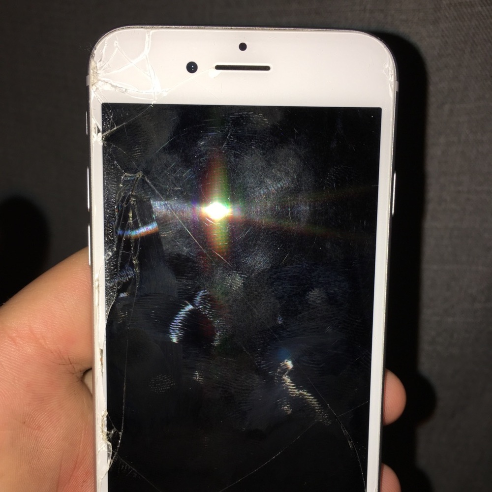 iPhone 8 - Picture 2 of 3